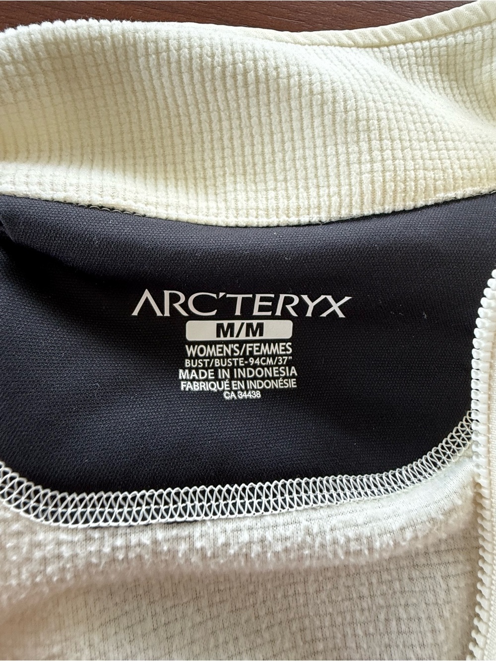 Arc'teryx Delta LT Cream Full-Zip Fleece Jacket with Pink Accents - Picture 3 of 6